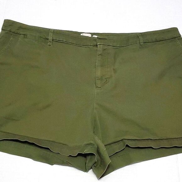 A New Day Camo Green Casual Summer High Waist Chino Shorts Size 18 - Picture 2 of 10